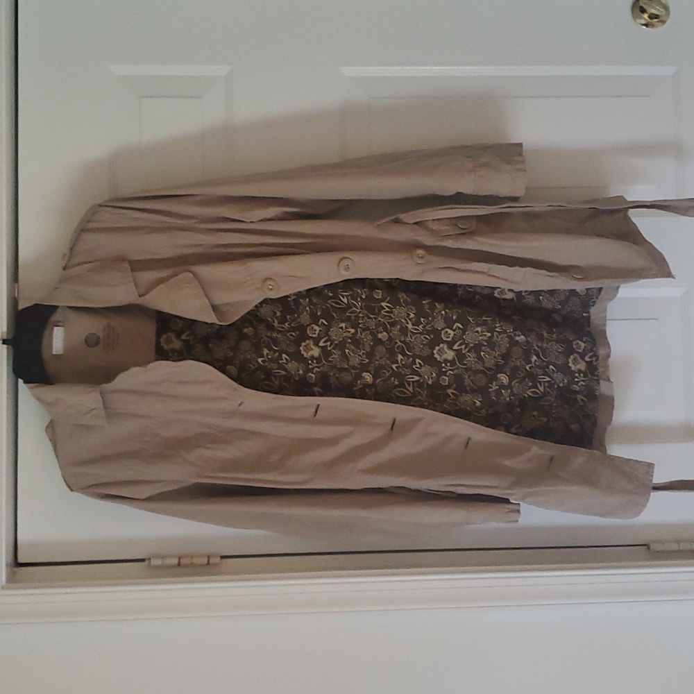 Womens tan trench jacket, size 6/Small